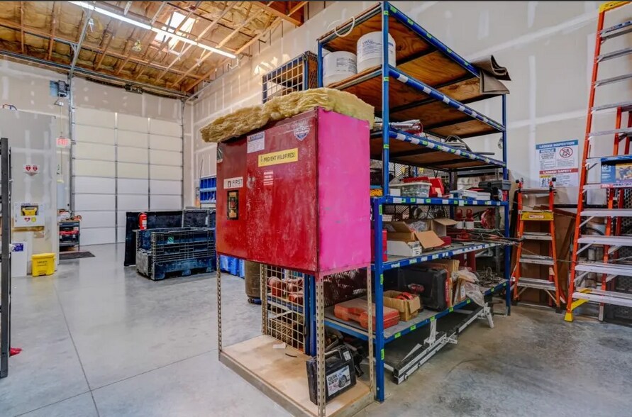 More Photos Of 6724 Corsair Ave, Prescott Warehouse For Lease