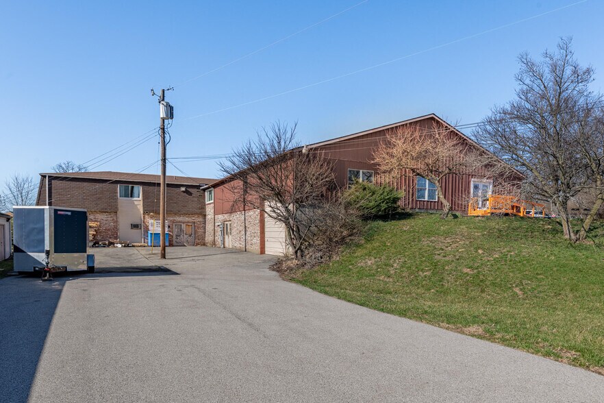 More Photos Of 5174 Hamilton Middletown Rd, Hamilton Light Distribution For Sale