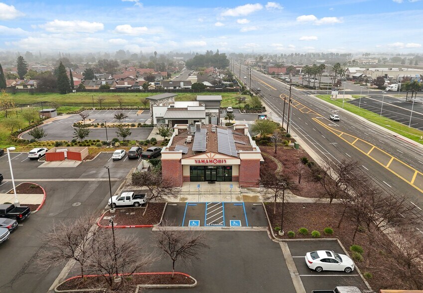 More Photos Of 1377 W El Monte Way, Dinuba Restaurant For Lease