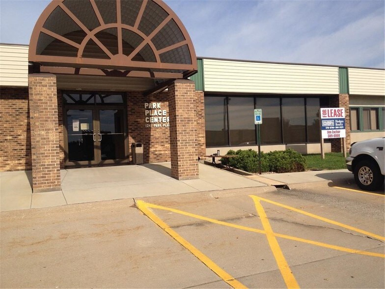 More Photos Of 1241 Park Pl NE, Cedar Rapids Office For Lease