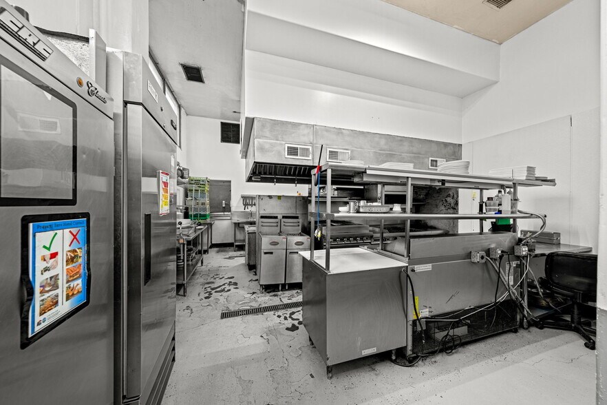 More Photos Of 701 E 2nd Ave, Durango Showroom For Lease