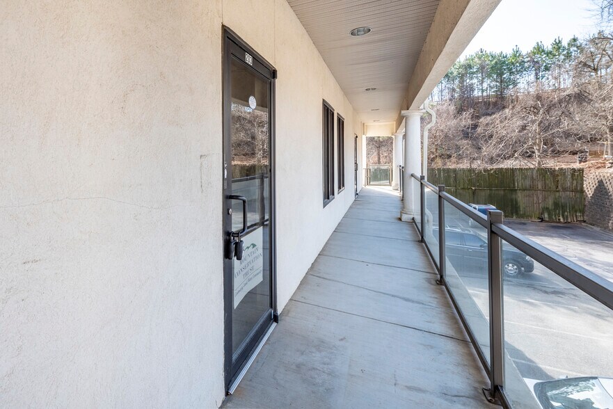 More Photos Of 12 Sammy McGhee Blvd, Jasper Medical For Sale