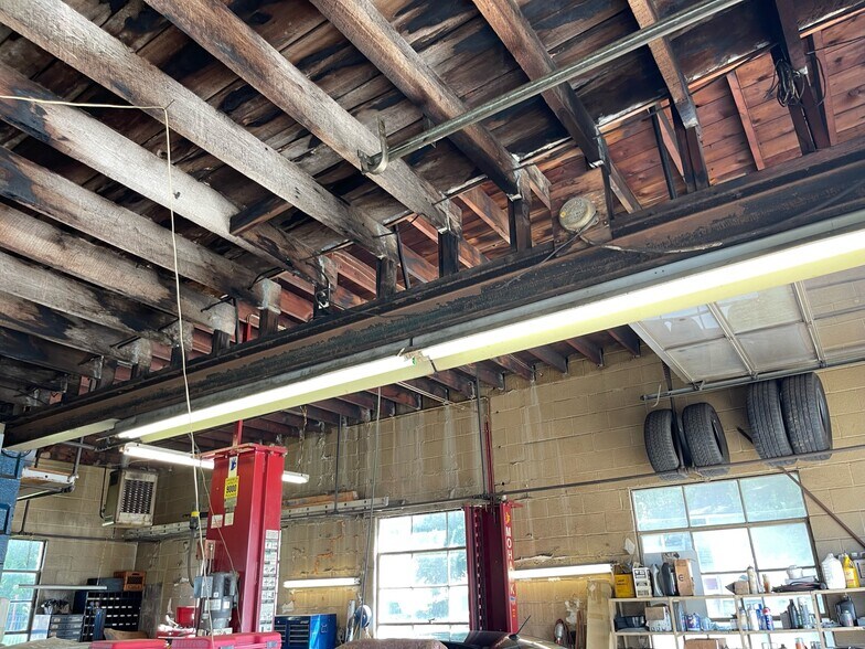 More Photos Of 2400 Ligonier St, Latrobe Auto Repair For Sale