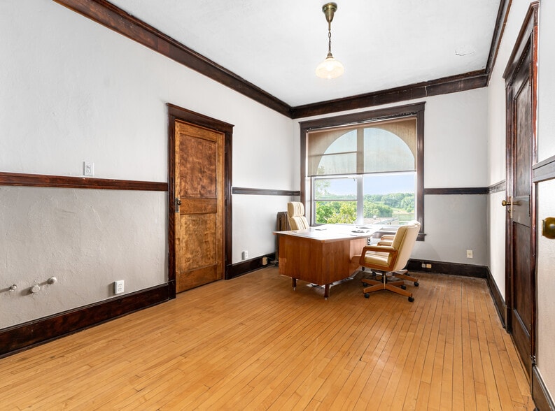 More Photos Of 628-630 Columbus St, Ottawa Loft Creative Space For Sale
