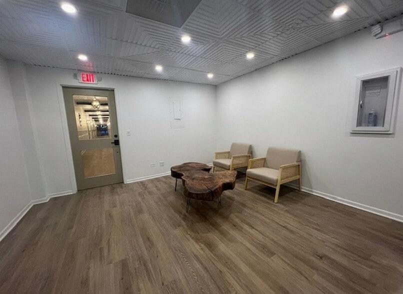 More Photos Of 620 S IL Route 31, Mchenry Office For Lease