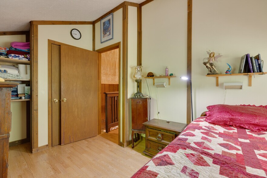 More Photos Of 11 Mountainside Dr, Berkeley Springs Specialty For Sale
