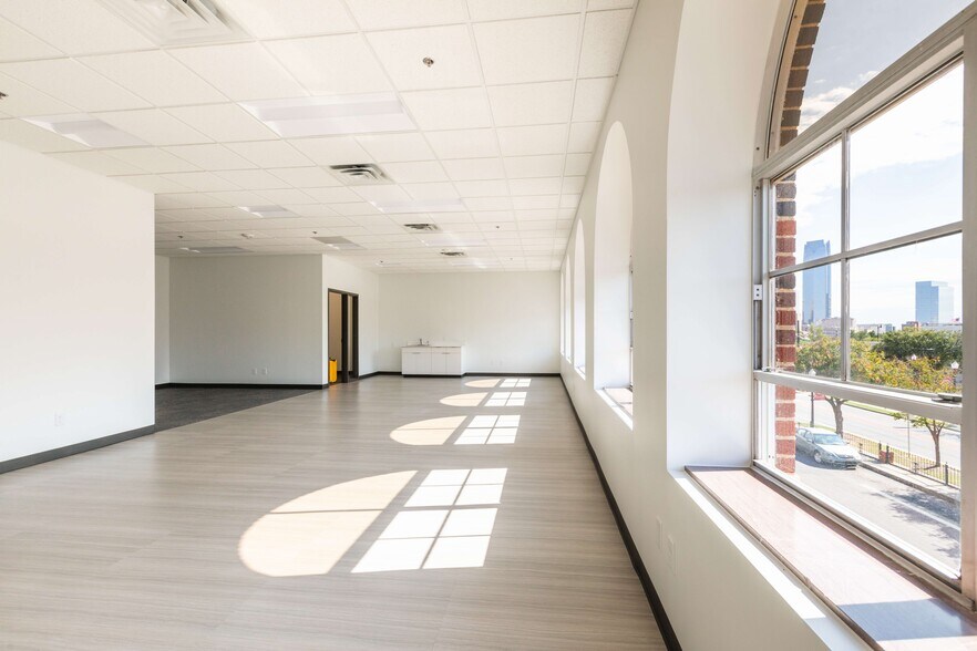More Photos Of 1100-1120 Classen Dr, Oklahoma City Unknown For Lease