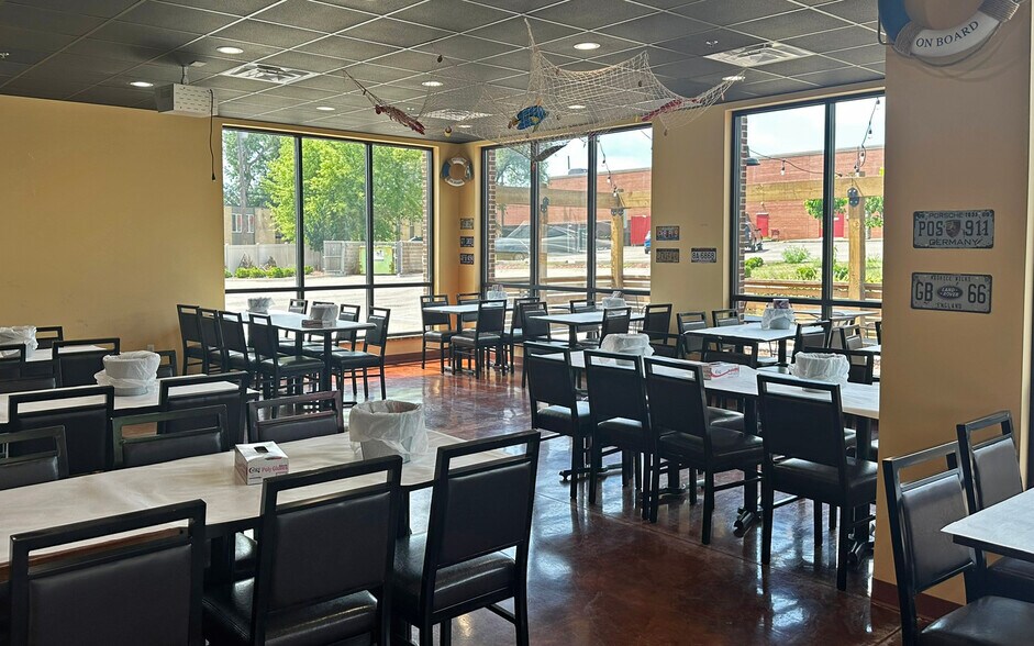 More Photos Of 32821 Grand River Ave, Farmington Hills Restaurant For Lease