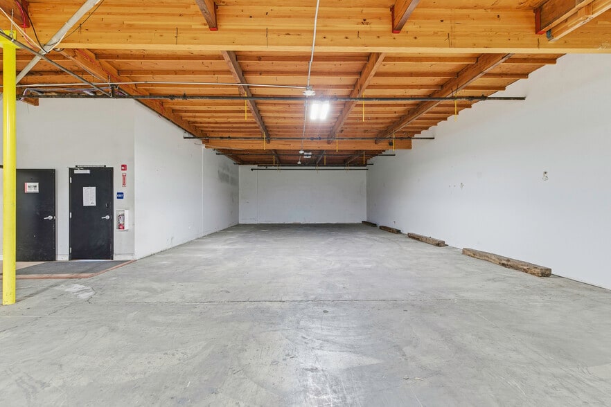 More Photos Of 3601 Ming Ave, Bakersfield Freestanding For Lease