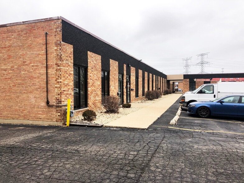 More Photos Of 400-490 Bonnie Ln, Elk Grove Village Warehouse For Lease