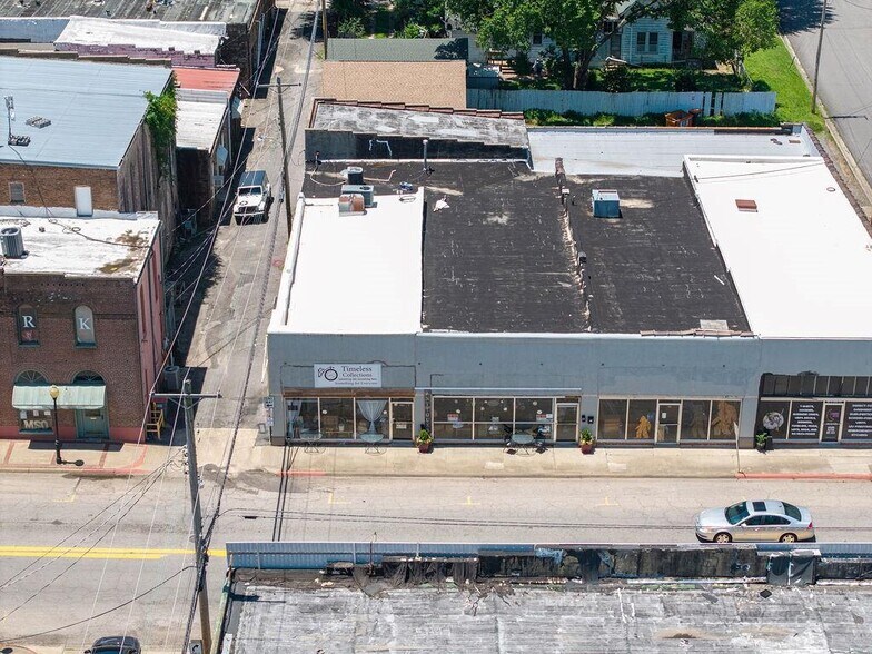 More Photos Of 111 N 3rd St, Ozark General Retail For Sale