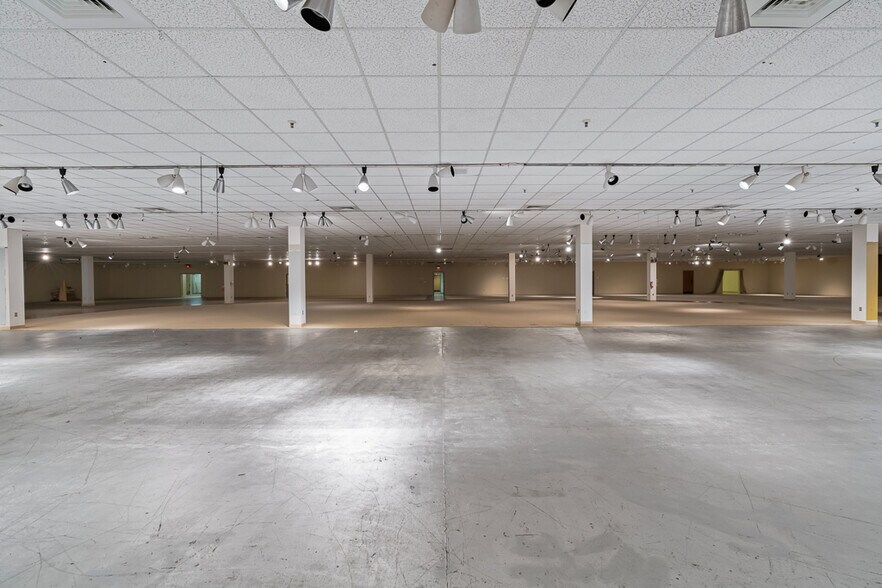 More Photos Of 205 Model Farm Rd, High Point Warehouse For Lease