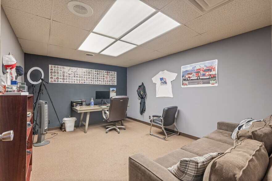 More Photos Of 6580 E Skelly Dr, Tulsa Manufacturing For Sale