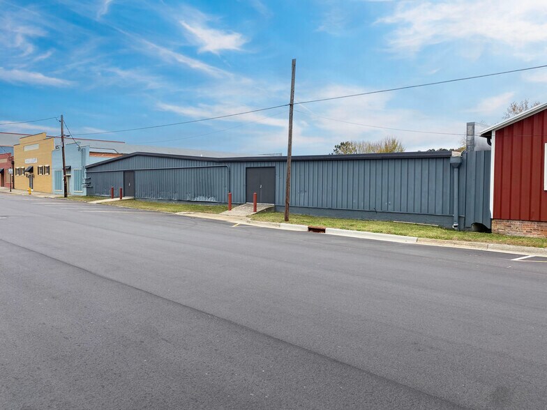 More Photos Of 125 W Vance St, Zebulon Storefront Retail Office For Sale