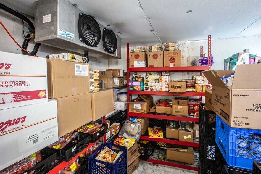 More Photos Of 118 4th ave, Clark Fork Supermarket For Sale
