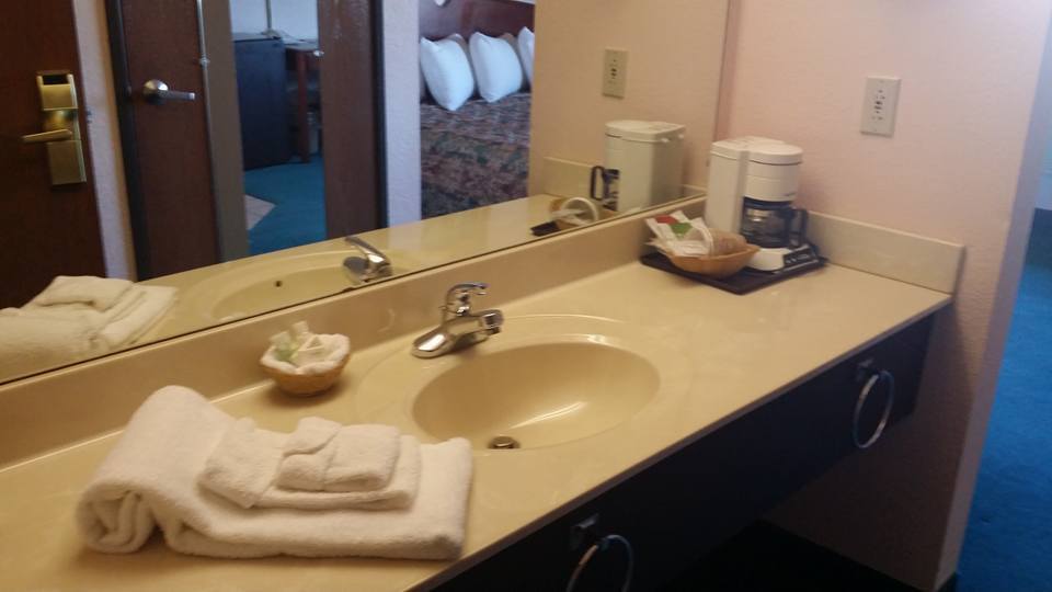 More Photos Of 1490 E US Highway 36, Urbana Hotel For Sale