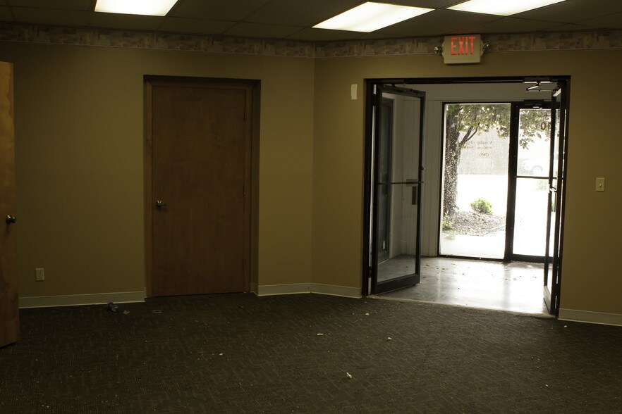 More Photos Of 210-240 Professional Ct, Lafayette Office For Sale