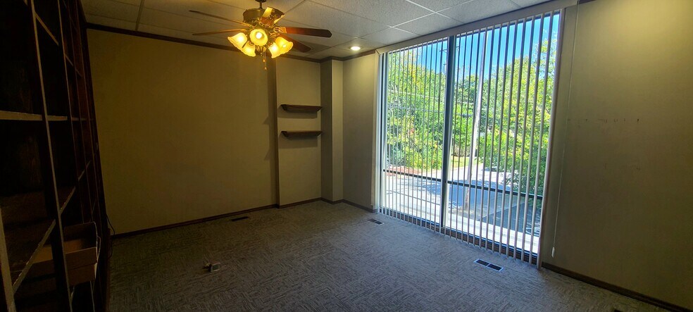 More Photos Of 320 N 5th St, Saint Charles Office For Sale