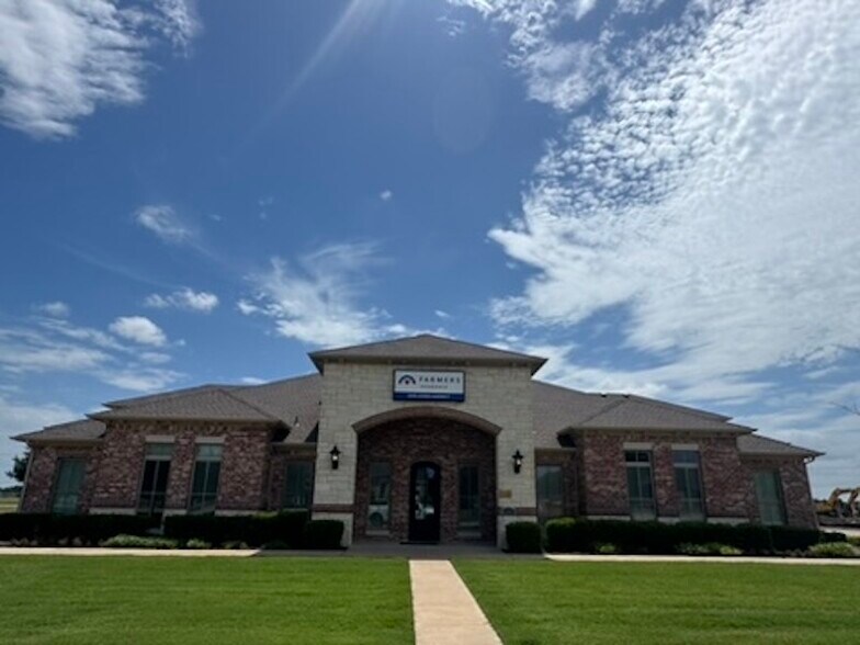 Primary Photo Of 114 Park Place Blvd, Waxahachie Office For Lease
