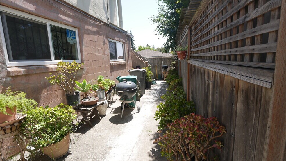 More Photos Of 3945-3949 High St, Oakland Storefront Retail Residential For Sale