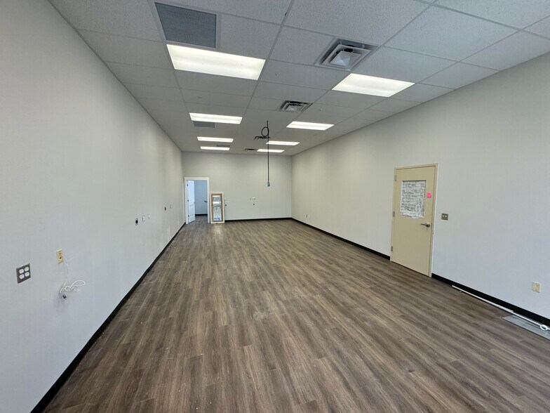 More Photos Of 315 S Main St, Bryan General Retail For Lease