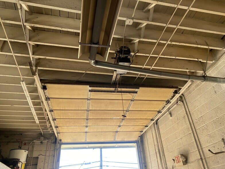 More Photos Of 25530 Schoenherr Rd, Warren Warehouse For Lease