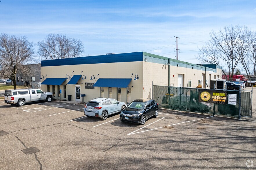 Primary Photo Of 3276 Fanum Rd, Vadnais Heights Service For Lease