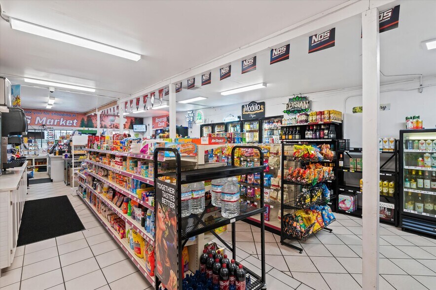 More Photos Of 1279 35th St, Springfield Storefront Retail Residential For Sale