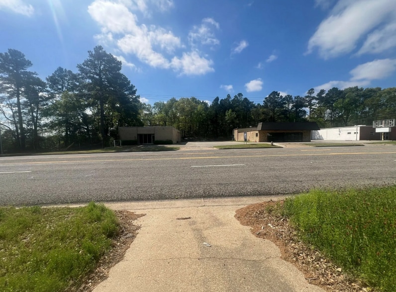 More Photos Of 2819 University Blvd, Tyler Warehouse For Lease
