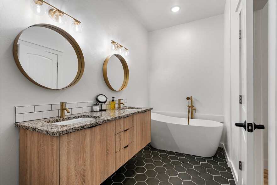 More Photos Of 1905 2nd St, Baker City Storefront Retail Residential For Sale