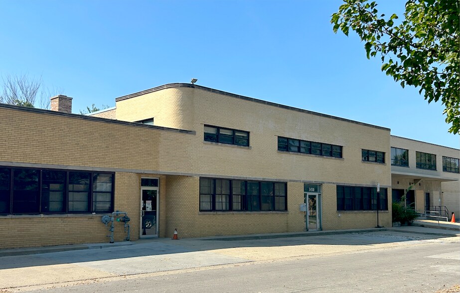 More Photos Of 3450 N Kostner Ave, Chicago Manufacturing For Lease