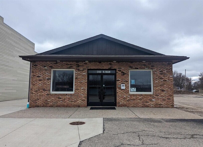 Primary Photo Of 206 N Main St, Creve Coeur Freestanding For Lease