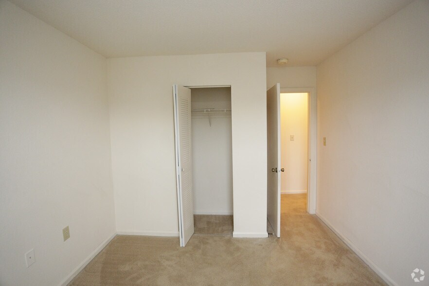 More Photos Of 5600 Salem Run Blvd, Fredericksburg Apartments For Sale