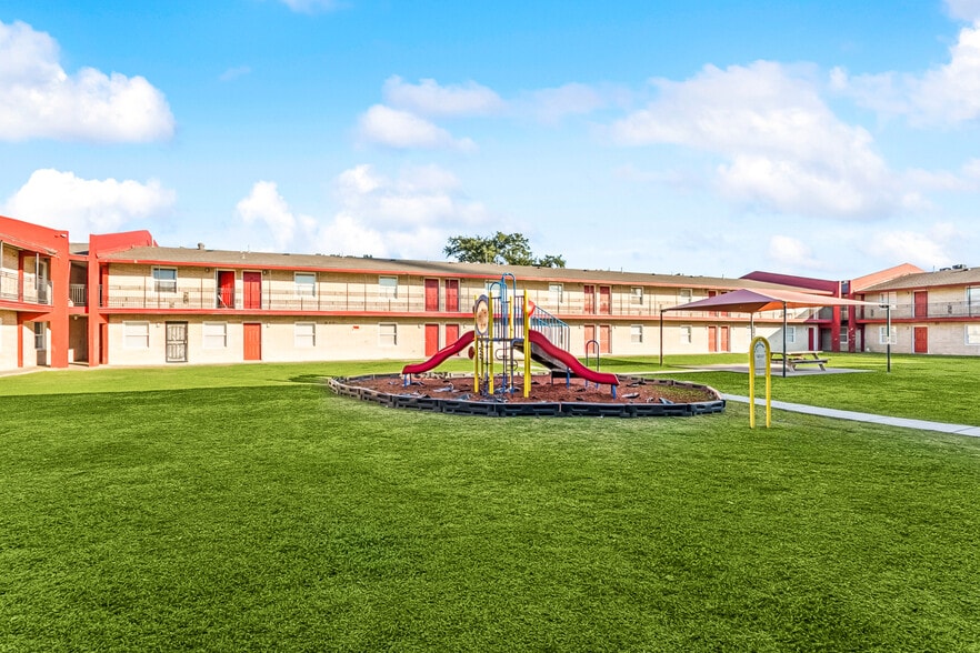 More Photos Of 3300 Garden Oaks Dr, New Orleans Apartments For Sale