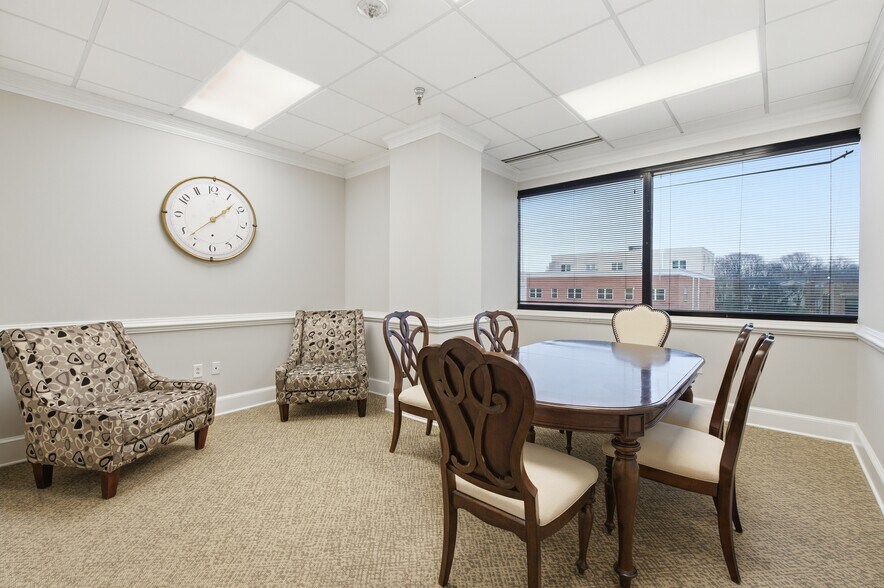 More Photos Of 4084 University Dr, Fairfax Office For Sale
