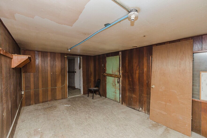More Photos Of 1610 W 6th Ave, El Dorado General Retail For Sale