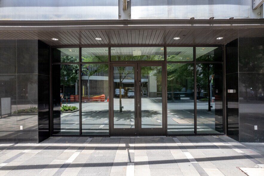 More Photos Of 811 Dallas St, Houston Office For Lease