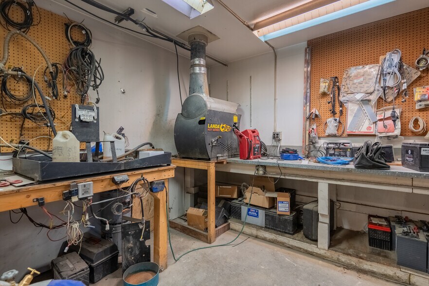 More Photos Of 1285 Queens Way, Fairbanks Warehouse For Sale