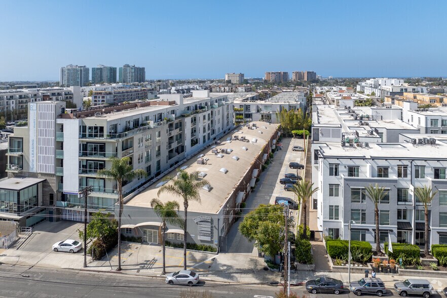 More Photos Of 4077-4081 Redwood Ave, Los Angeles Office For Lease