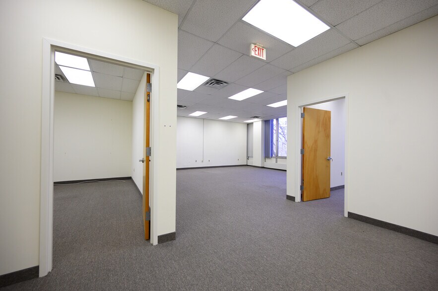 More Photos Of 1099 Wall St W, Lyndhurst Office For Lease