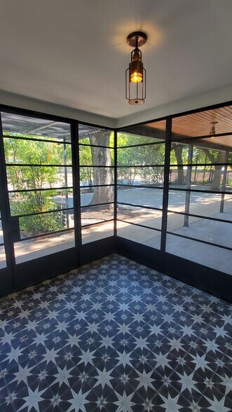 More Photos Of 1405 E 38th 1/2 St, Austin Office For Lease