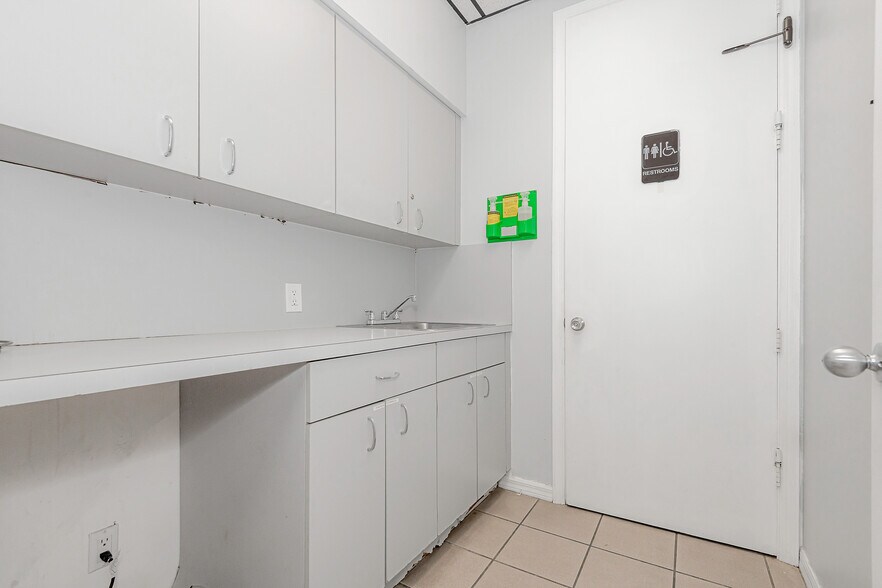 More Photos Of 3650 Coral Ridge Dr, Coral Springs Light Manufacturing For Sale