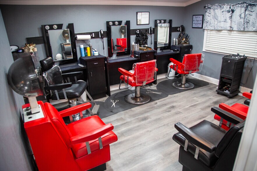 More Photos Of 93 Bell Dr, Baxley General Retail For Sale