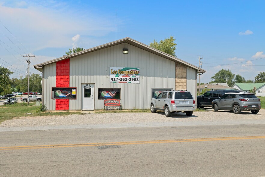 Primary Photo Of 143 E Main St, Fordland General Retail For Sale