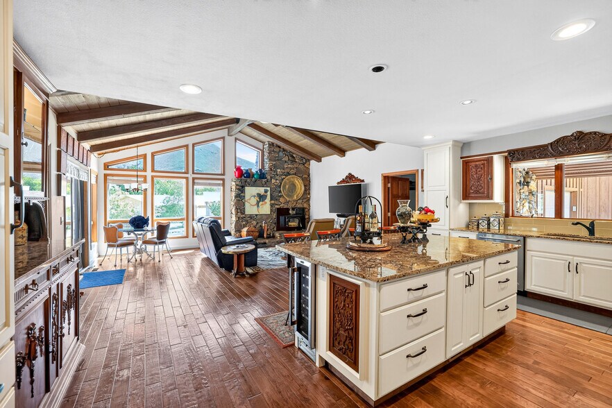 More Photos Of 420-422 Main Street St, Riggins Specialty For Sale