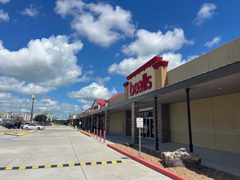 More Photos Of 6433 Highway 182 E, Morgan City Storefront For Lease