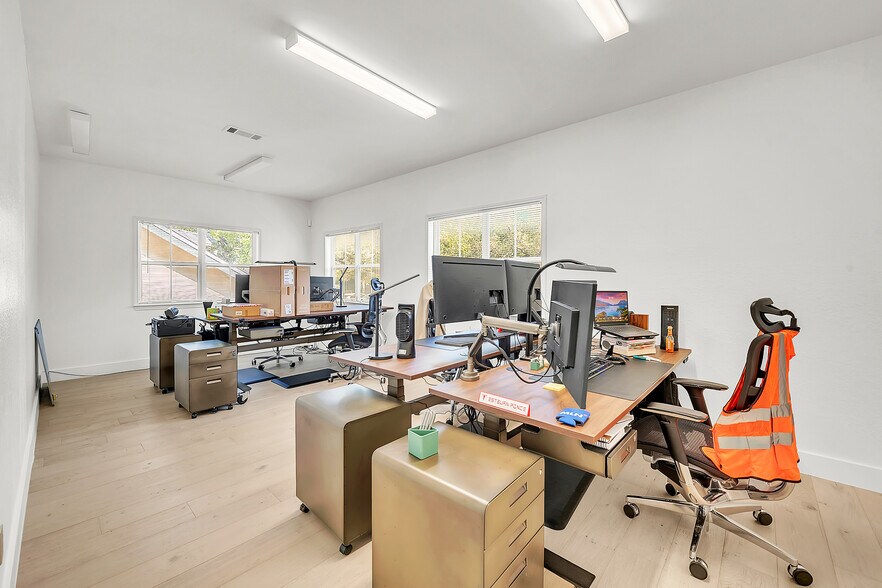 More Photos Of 1704 W 6th St, Austin Office Residential For Lease