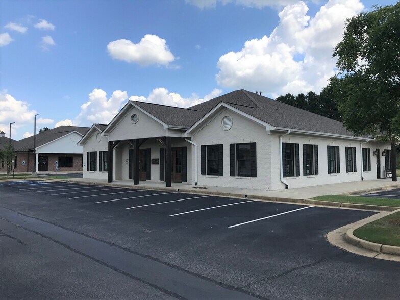 More Photos Of 2694 W Oxford Loop, Oxford Office For Lease