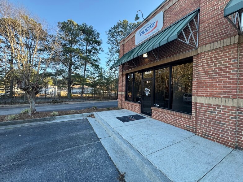 More Photos Of 116 Tyrone Palmetto Rd, Tyrone General Retail For Sale