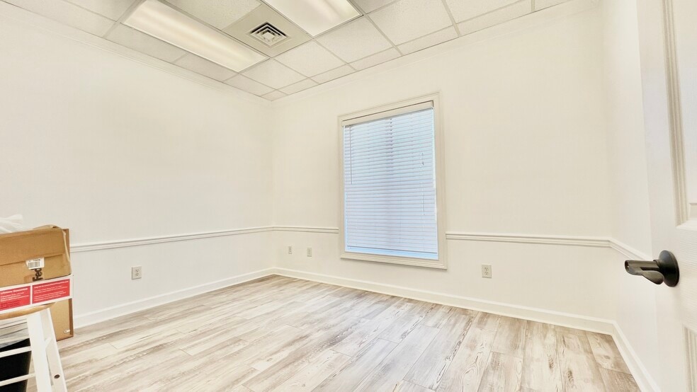 More Photos Of 535 Queen City Pky, Gainesville Office For Lease